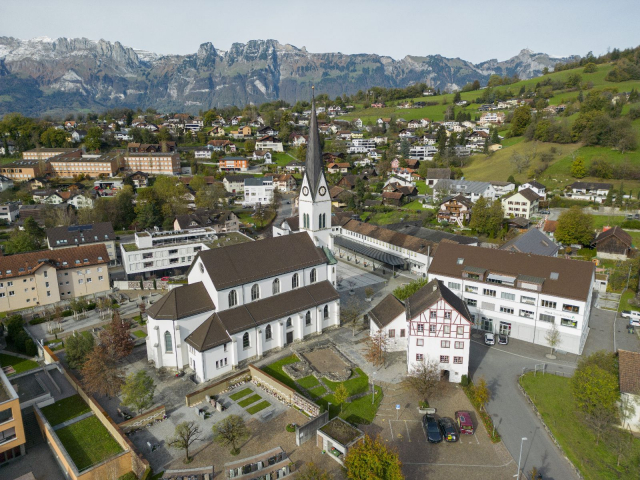 Luftaufnahme Kirche St. Martin Eschen